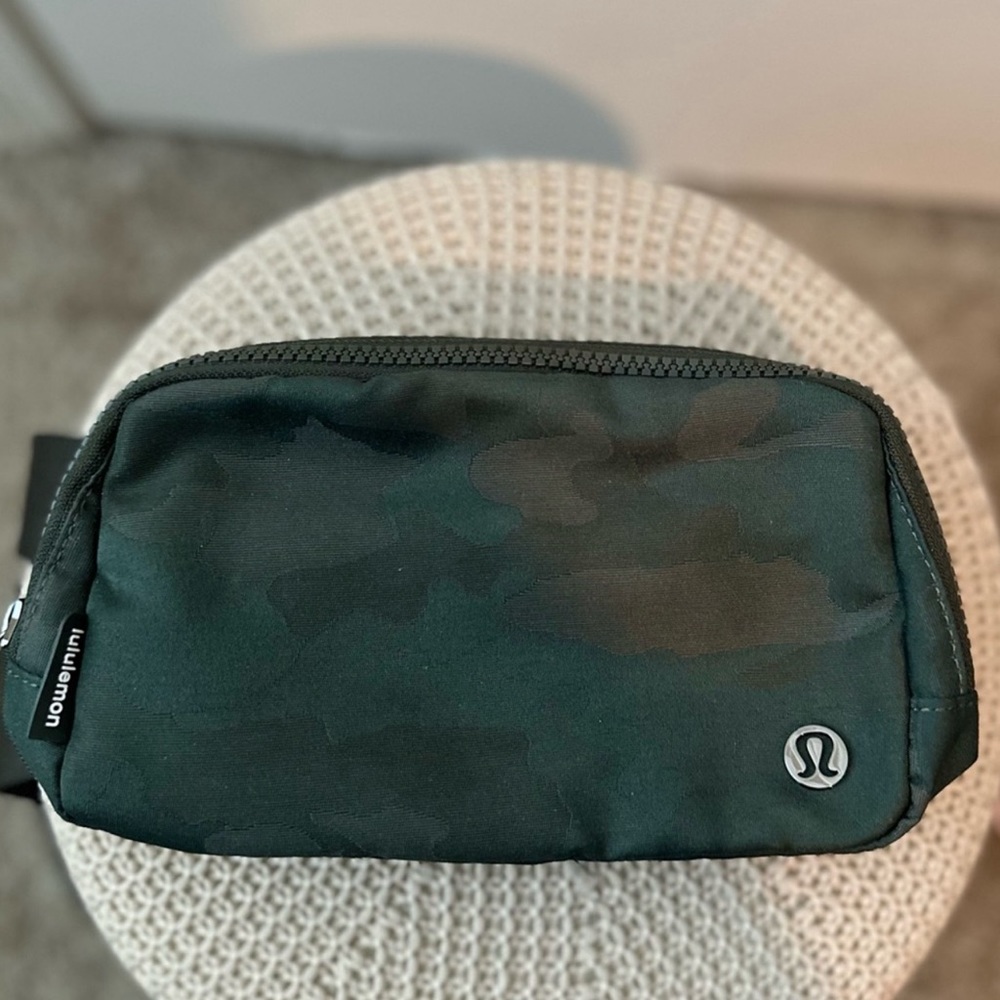 Lululemon Everywhere Belt Bag
1L(Heritage Camo)🤎